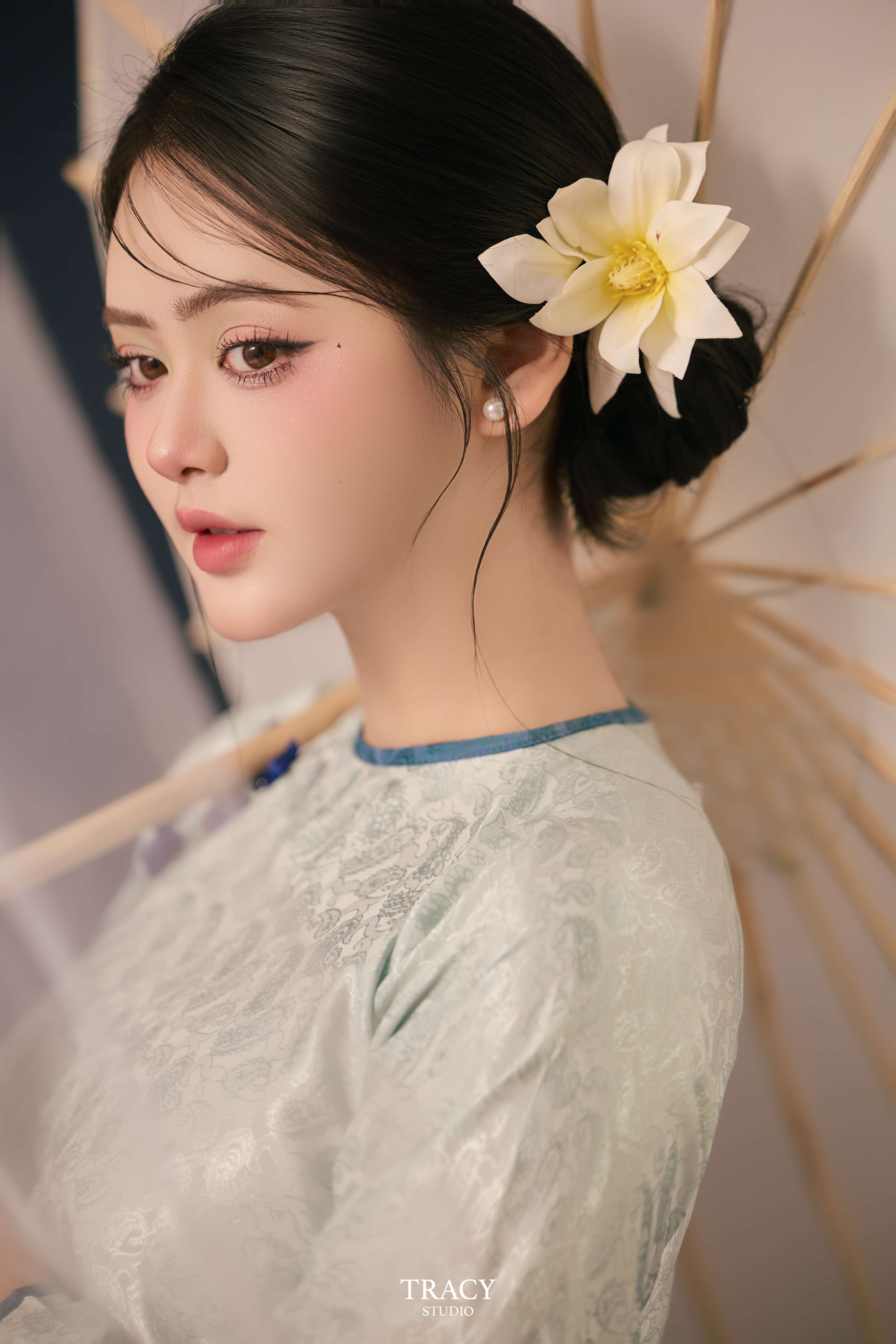 frontend/img/gallery/anh-tet-yem-ao-dai/tracy-studio-chup-concept-tet-moc-lan (2).jpg